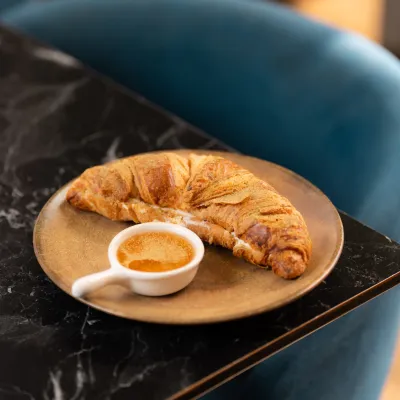 بريوش جبنه وعسل و زعتر 